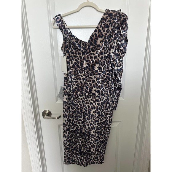 Lavish Alice ANIMAL PRINT LONG SLEEVE VELVET DRESS - Picture 10 of 11